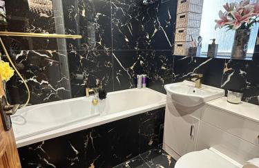 Luxury 2 Bed House with Hot Tub - Foto 10