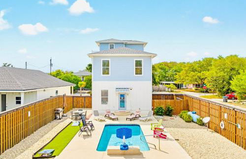 Lion of the Beach - Photo 57