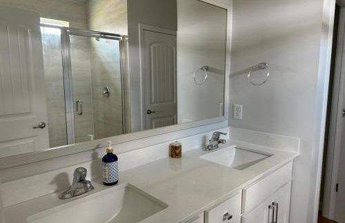 NEW HOUSE! 4BR Entire house Near Airport - Photo 5