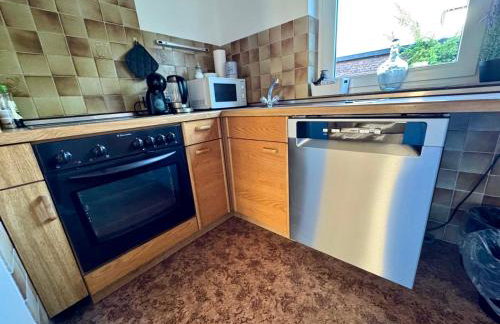 Central Comfort Home with Garden - Foto 5