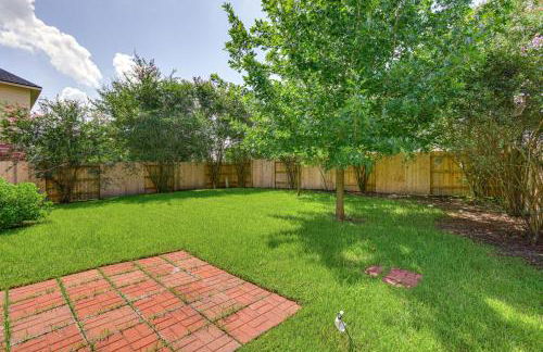 Fish and Hike Pet-Friendly Humble Home with Yard - Foto 26