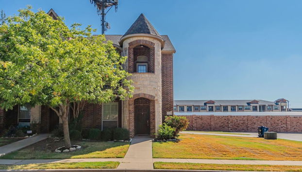 The Castle by the Lake with Pool and Balcony near Grandscape - Foto 2, Zimmer