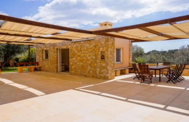 Deluxe 5 Bdrm Villa w Pool Next to the Beach - Photo 14