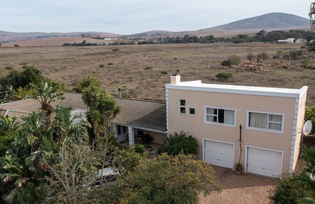 3 Bedroom Part House in the Scenic Durbanville Wine Lands Area, Holiday Facility - Photo 1