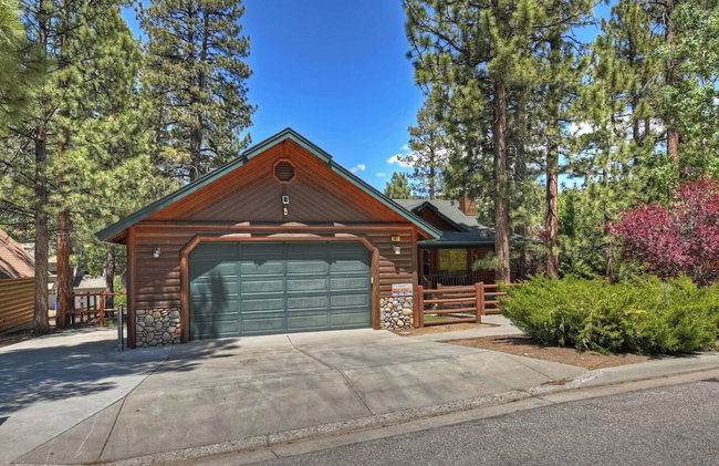 Teakwood Cozy Wood Cabin with Fireplace - Photo 68