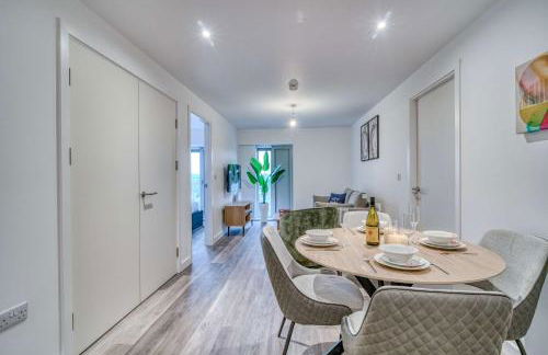 2-BR Near Salford Royal - City & Town Centre View - 1 Minute to Train & Tram Station - Sleeps 6 - Foto 22