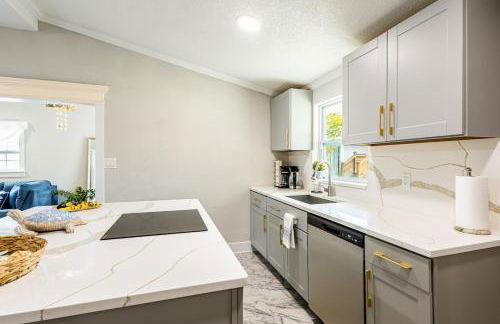 Light & Cozy Oasis with Private Pool and Hot Tub - Foto 8