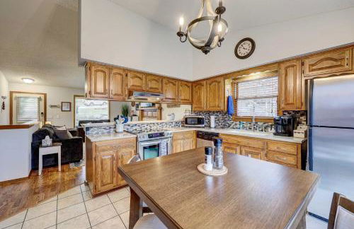 Holiday Island Vacation Rental with 2 Balconies - Foto 8