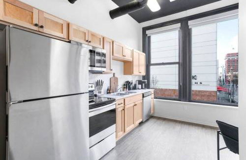 Spacious Modern Loft with Downtown Views and WiFi - Foto 2