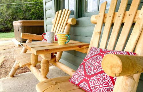 Efficiency-Style Cabin with Spa Lovely for a Couples Escape in Hunt, Texas - Foto 28