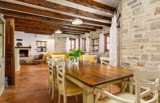 Beautiful Stone Villa in Tinjan With Swimming Pool - Foto 20