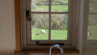 Snug Oak Hut with a view on a Welsh Hill Farm - Foto 4