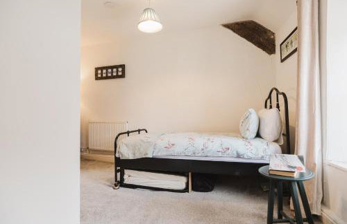 Charming Cotswolds Retreat in the Heart of Dursley - Foto 18