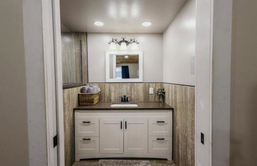 Spacious & Updated MQT Home - HotTub - Backyard - Foto 10