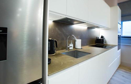 Spacious 3-Bed Retreat - Modern & Super Central - Foto 37