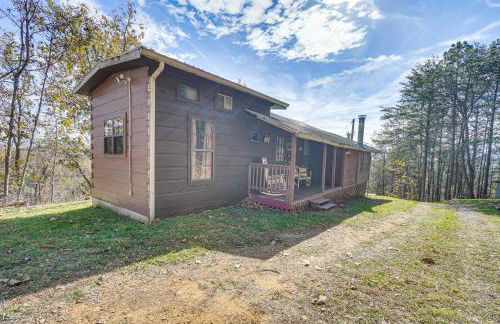 Cabin with Deck and Mountain Views Near Gatlinburg! - Foto 23
