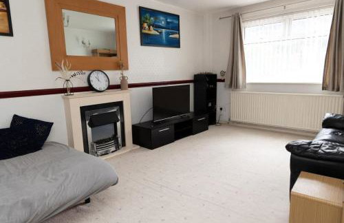 3 bed home sleeps 8 people located 1 min from train stop - Otley Terrace - Photo 21