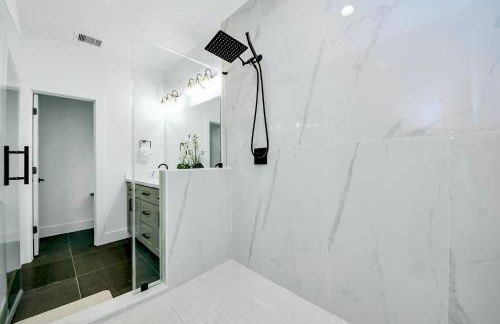 NEW! The Brandōn - Upscale Manor - Garage - Near Medical Center & NRG - Foto 14