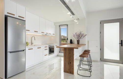 Fivi Villa, with Heated Pool & SeaViews, By ThinkVilla - Photo 14