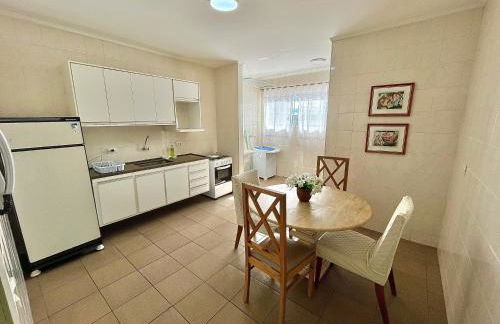 Apartamentos até 6 pessoas - 3 quartos com suíte e garagem, completo - Photo 31