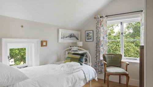 The East Wing Set in Beautiful Gardens Parking - Foto 4