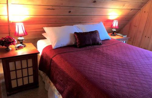 Romantic Log Cabin with Hot Tub near Cherokee National Forest, Tennessee - Foto 33