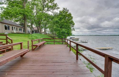 Lakefront Pelican Rapids Cabin with Boat Dock! - Foto 29