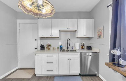 Stylish Retreat by Shaker Square, Fast WiFi, Porch - Foto 4