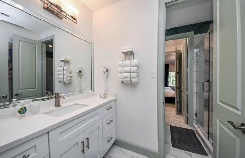 BrandNew! Secret Garden HTX |5BR w/GameRoom+HotTub - Foto 57