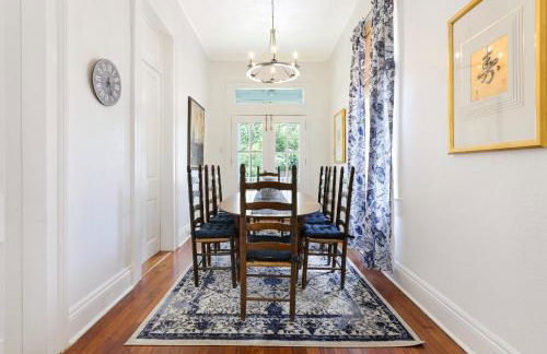 Uptown Spacious 4BD/3BA with Historic Charm - Foto 36
