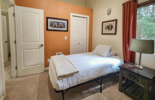 Hanging Glacier Chalet - Photo 39