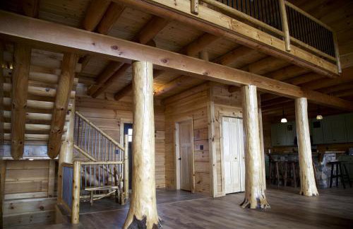 Stunning Private Cabin Getaway with Gorgeous Fireplace near Quincy, Illinois - Foto 18