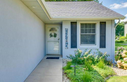 1 Mi to Beach Dog-Friendly Condo in Lake Mills! - Foto 21