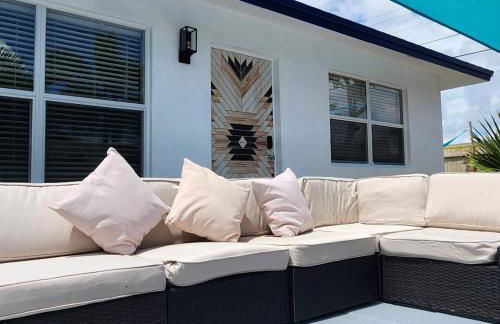 Prime Location Gateway with Pool & Patios, Near Beaches, Groceries and Restaurants - Photo 36