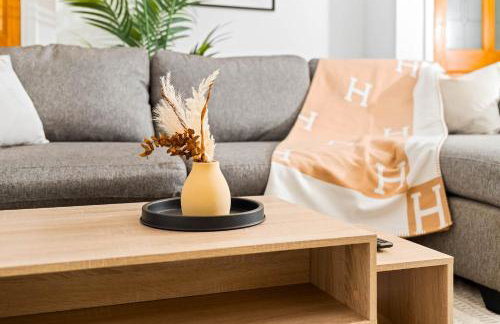 Stylish 3 Bedroom House - Garden - Pool Table - Parking 165M - Foto 44