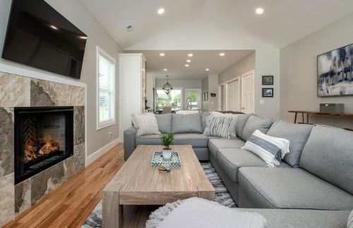 Walkable Downtown 5BR - Hot Tub and Resort Access - Foto 12