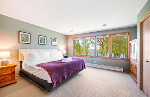 Yorita Manor - Lake Front Getaway! Dogs, Fire Pit & Deck - Photo 23