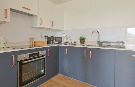 2-Bedroom Modern apt with Gym, roof terrace, Free Parking and 3 min walk to train st - Foto 8