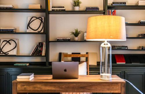 @ Marbella Lane - Vibrant & Chic Designer Home - Photo 57