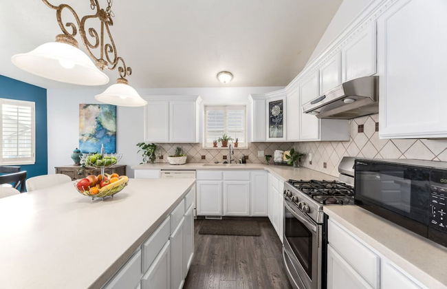 Farmington Gem 6BR Private Fenced Yard Sleeps 15 - Foto 5