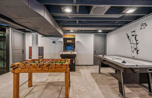 Zestlife-LuxuryEscape-ThemedRooms-Pool-GameRoom - Foto 24