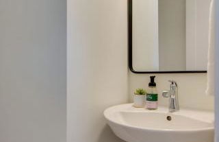 2 Homes, 7BR Rooftop Getaway In Trendy Town Near Downtown, 5 Mins to Nissan Stadium, Less than 10 Mins to Broadway, 24 Hr Hospitality, Great for Groups - Foto 32