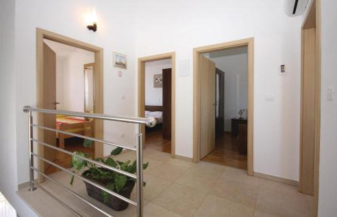 Three-Bedroom Holiday Home In Rebici - Foto 21