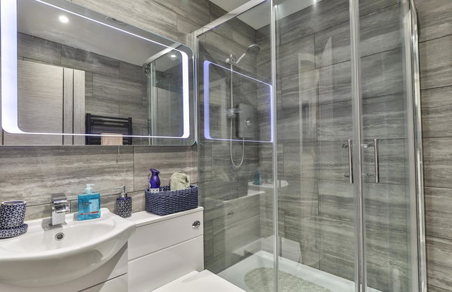 The Monroe - 2nd Floor - Luxury for up to 4 guests near Open Air Theatre and North Bay - Foto 17