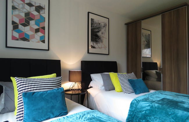 Tudors eSuites Park Central Townhouse Garden and Parking - Foto 7