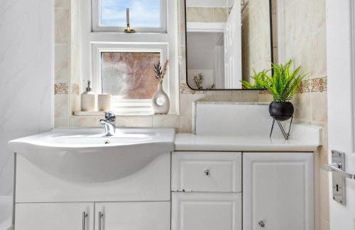 4BR North London I WiFi, Garden, Near Shops - Foto 51