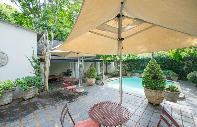 Lovely Guesthouse in Pretoria Welcoming you on a Spacious Room With Breakfast - Foto 11