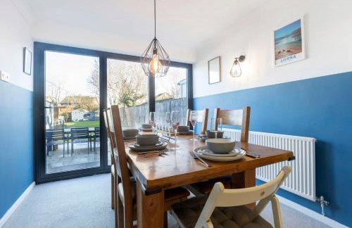 Charming 3 Bed Home in Churchdown with Hot Tub - Foto 7