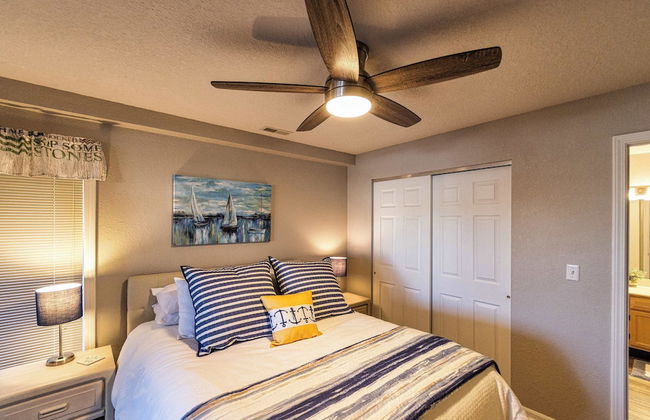 Lazy L at the Lake Chic 3 BDR Condo w/ Boat Slip - Photo 5