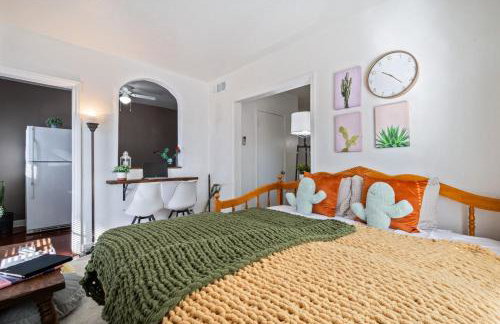 1BR Near UofA, Work Desk, Gem Show Friendly - Foto 13